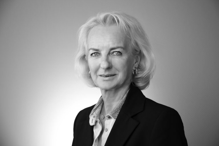 Portrait Officemanagerin Sylvia Wernitz-Larisch